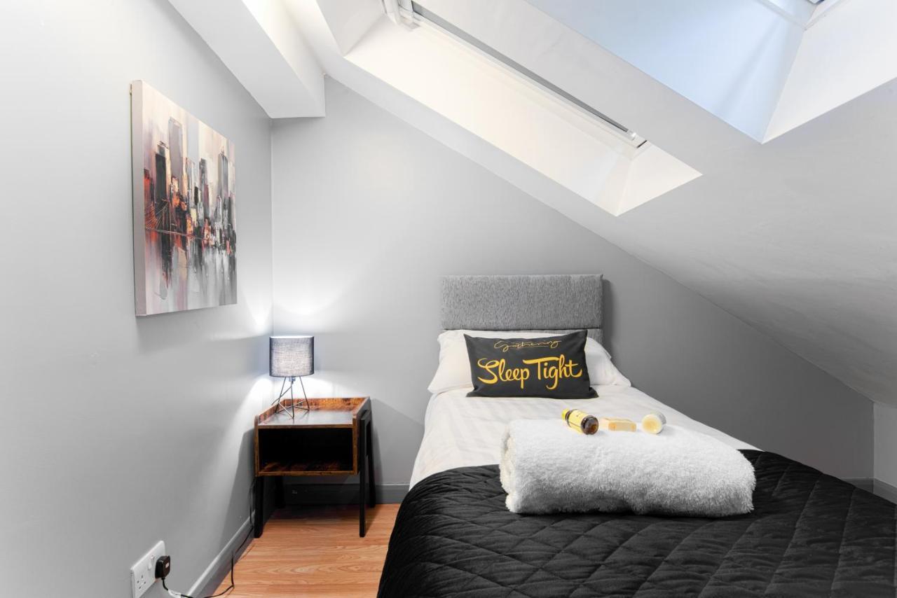 The Llangollen - Berwyn House Wrexham Esterno foto